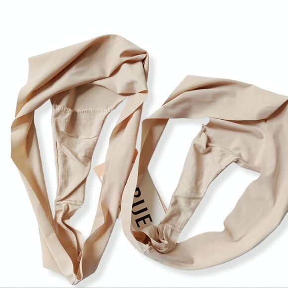 True&Co NWT 2 Pair Low Rise Seamless Invisible Line Thongs M Dulce Panties - Picture 5 of 9